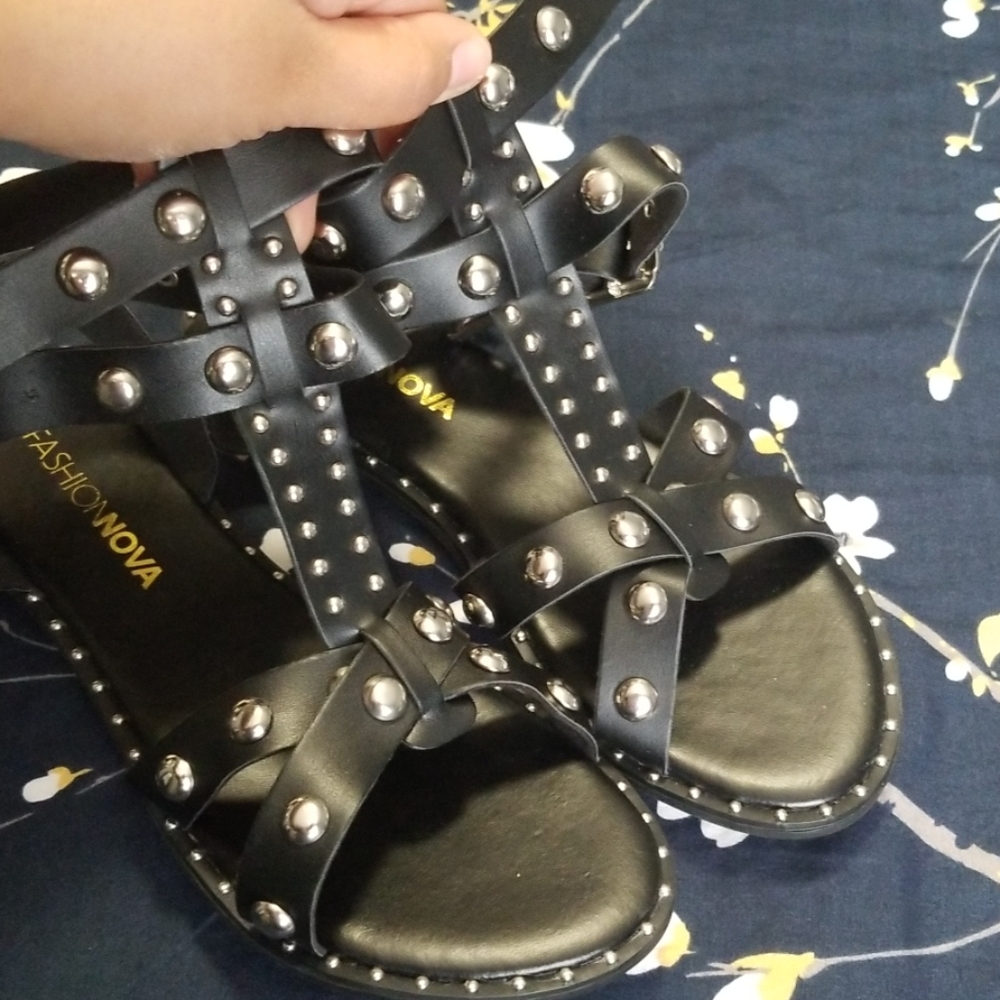Fashion nova sandals